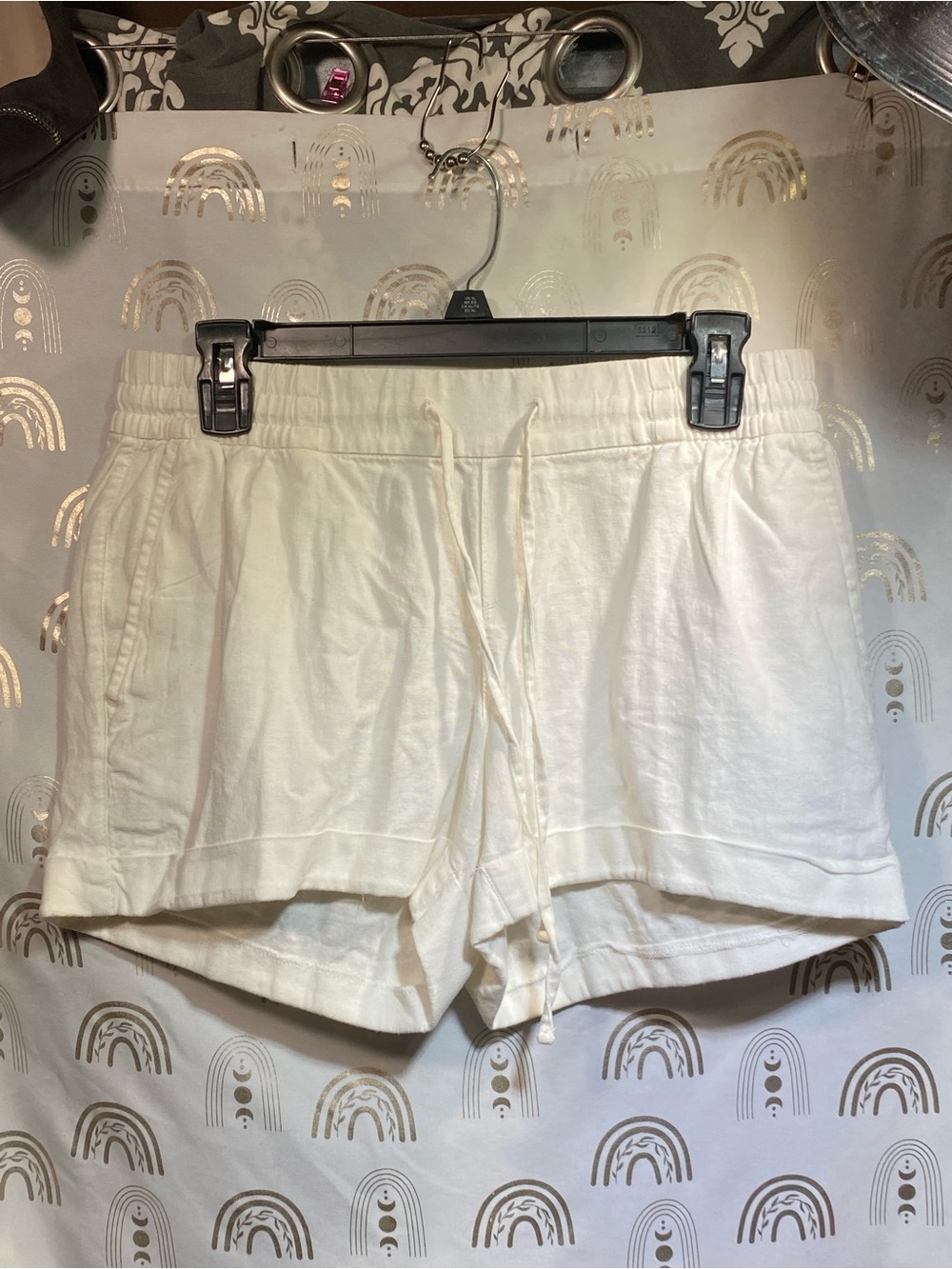 Old Navy Cream Drawstring Lounge Shorts